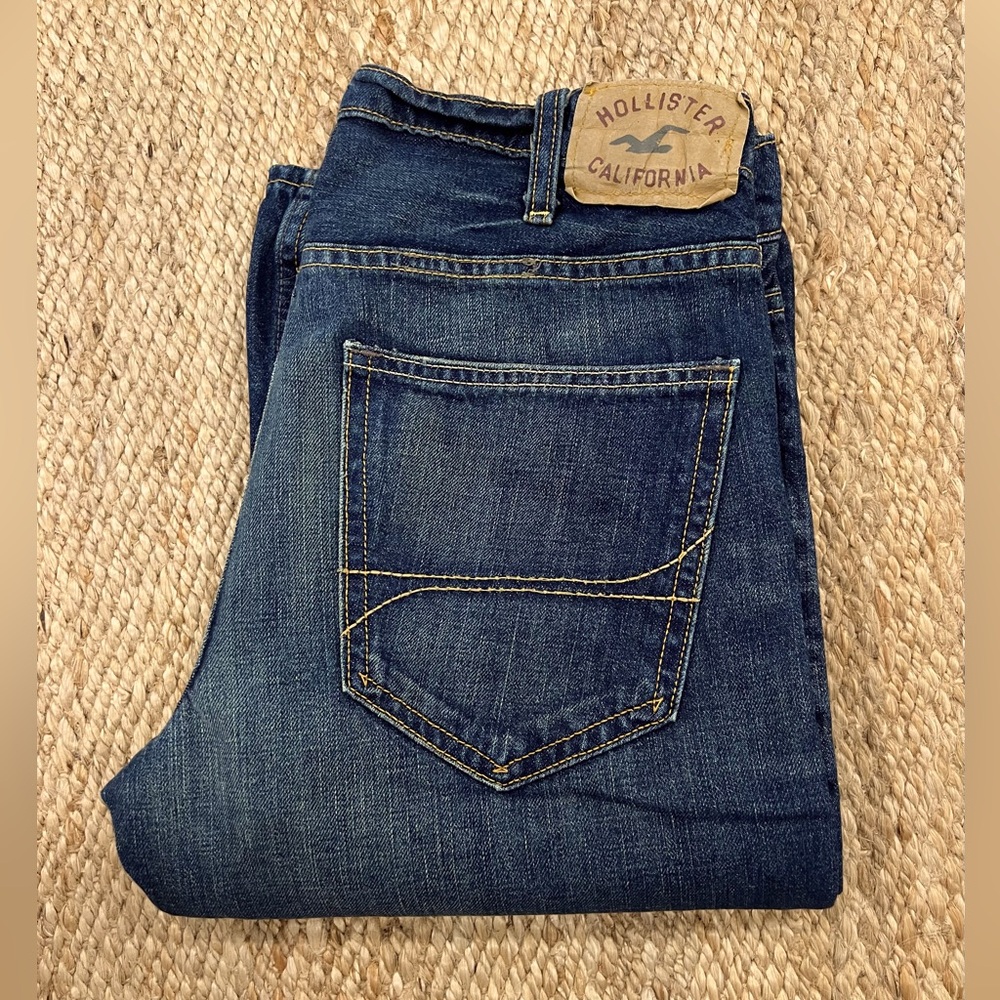 NWOT,  Hollister low rise slim boot, distressed 
32W X 32L